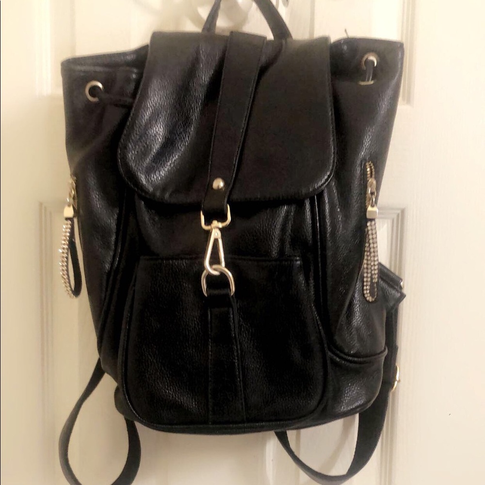 Black backpack - Picture 3 of 11